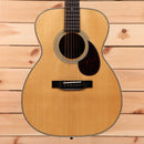 Eastman E20OM-TC natural acoustic guitar with tortoiseshell pickguard and rosewood fretboard