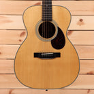 Eastman E20OM-TC natural acoustic guitar with tortoiseshell pickguard and rosewood fretboard