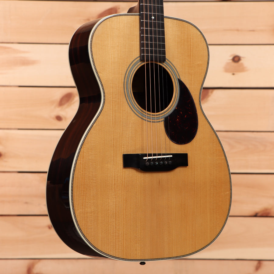Eastman E20OM-TC acoustic guitar natural finish with white binding and rosewood back sides