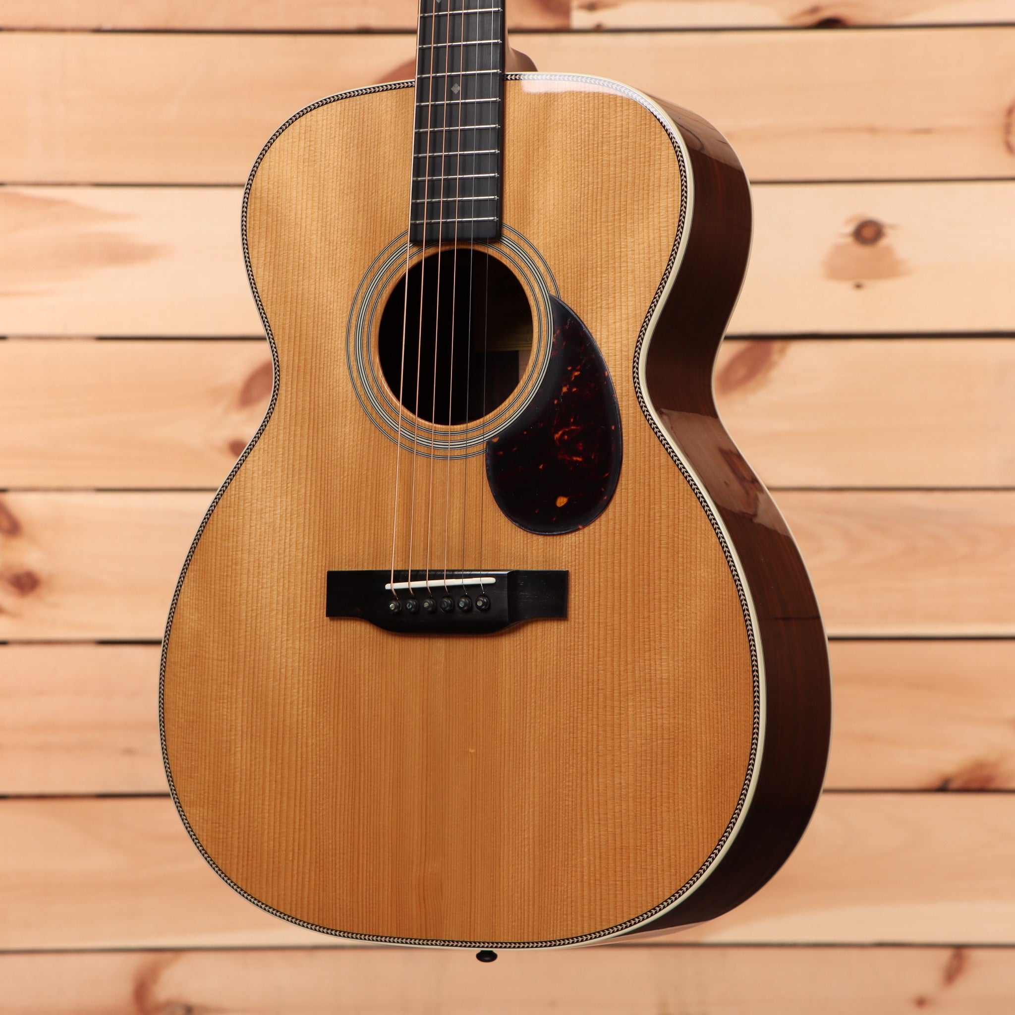 Eastman E20OM-TC natural acoustic guitar with tortoiseshell pickguard and rosewood back