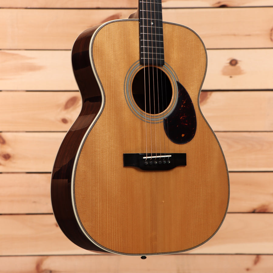 Eastman E20OM-TC acoustic guitar natural finish with mahogany back and sides