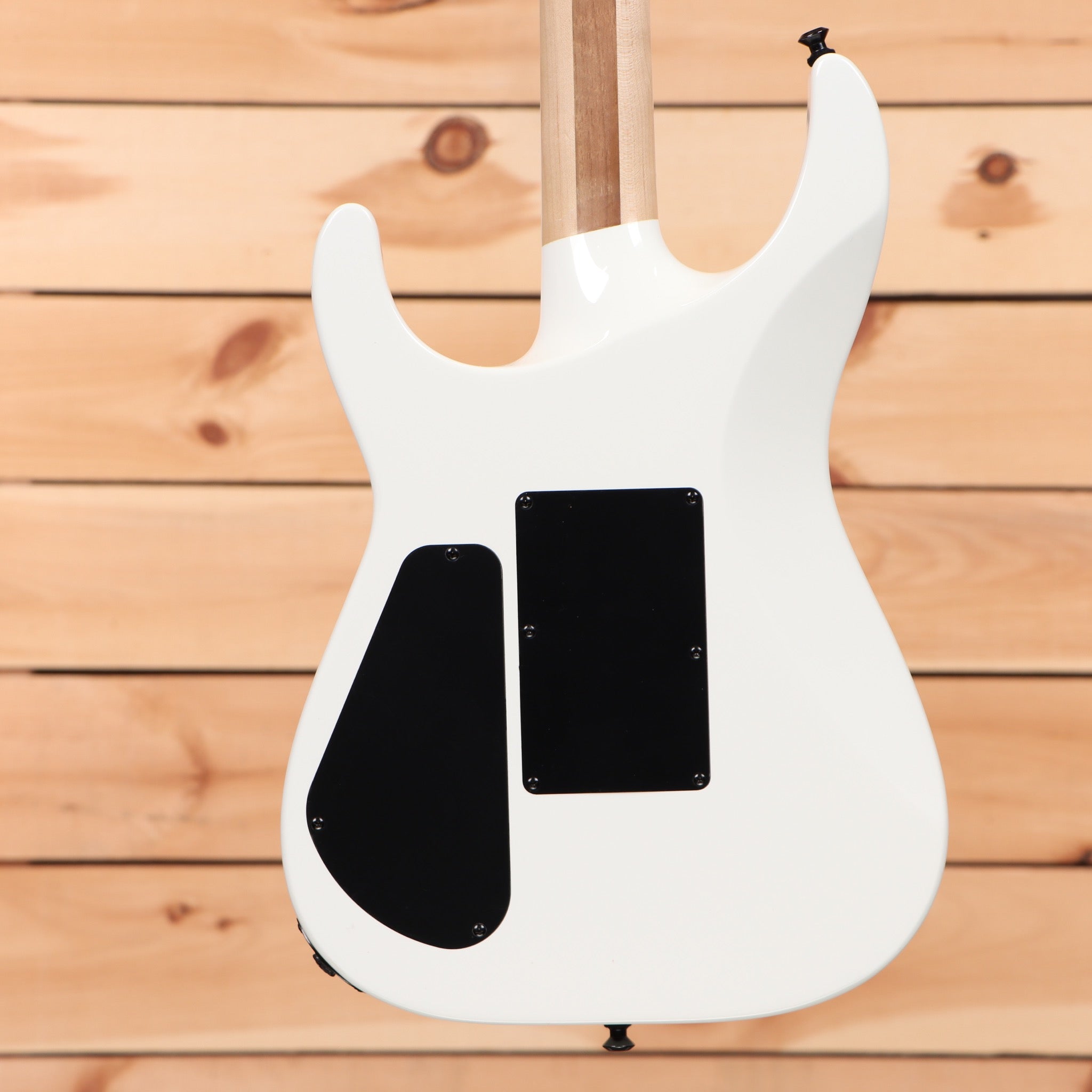 Jackson Pro Plus Series Soloist SLA3 electric guitar Snow White with dual humbucker pickups