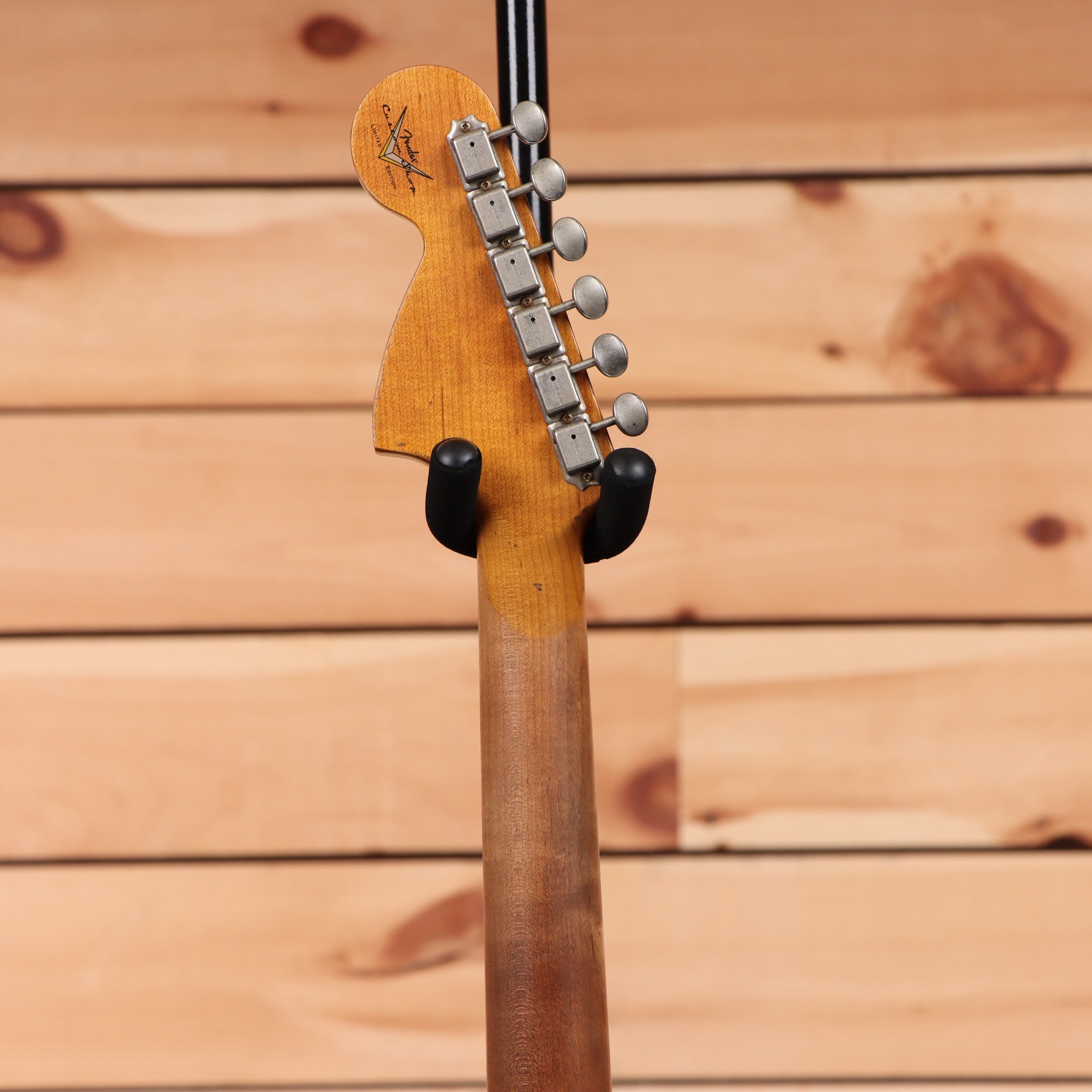 Fender Custom Shop Limited Roasted Bighead Stratocaster electric guitar Olympic White with vintage tuning machines and maple neck