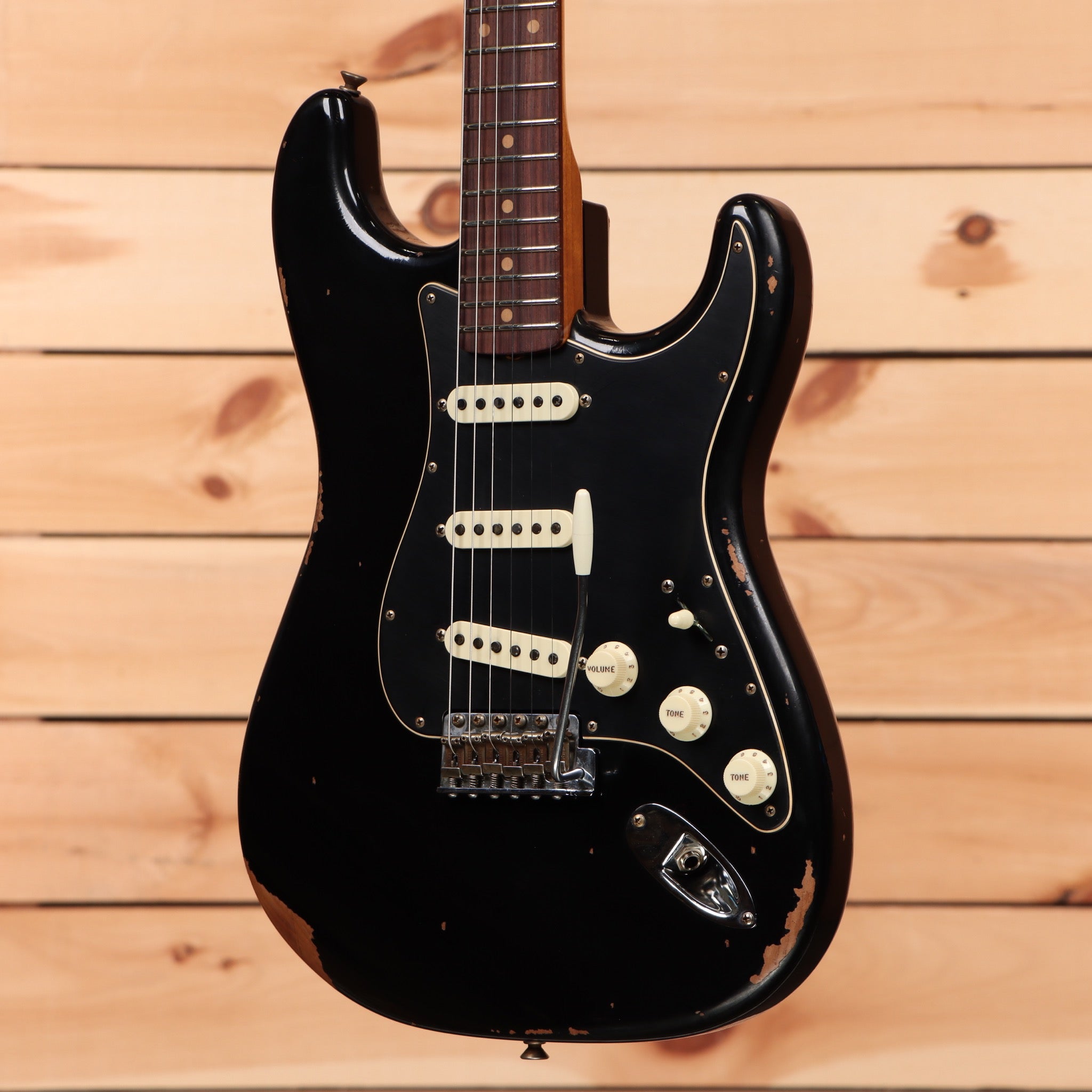 Fender Custom Shop Limited Roasted 1960 Dual-Mag Stratocaster aged black electric guitar with cream single-coil pickups