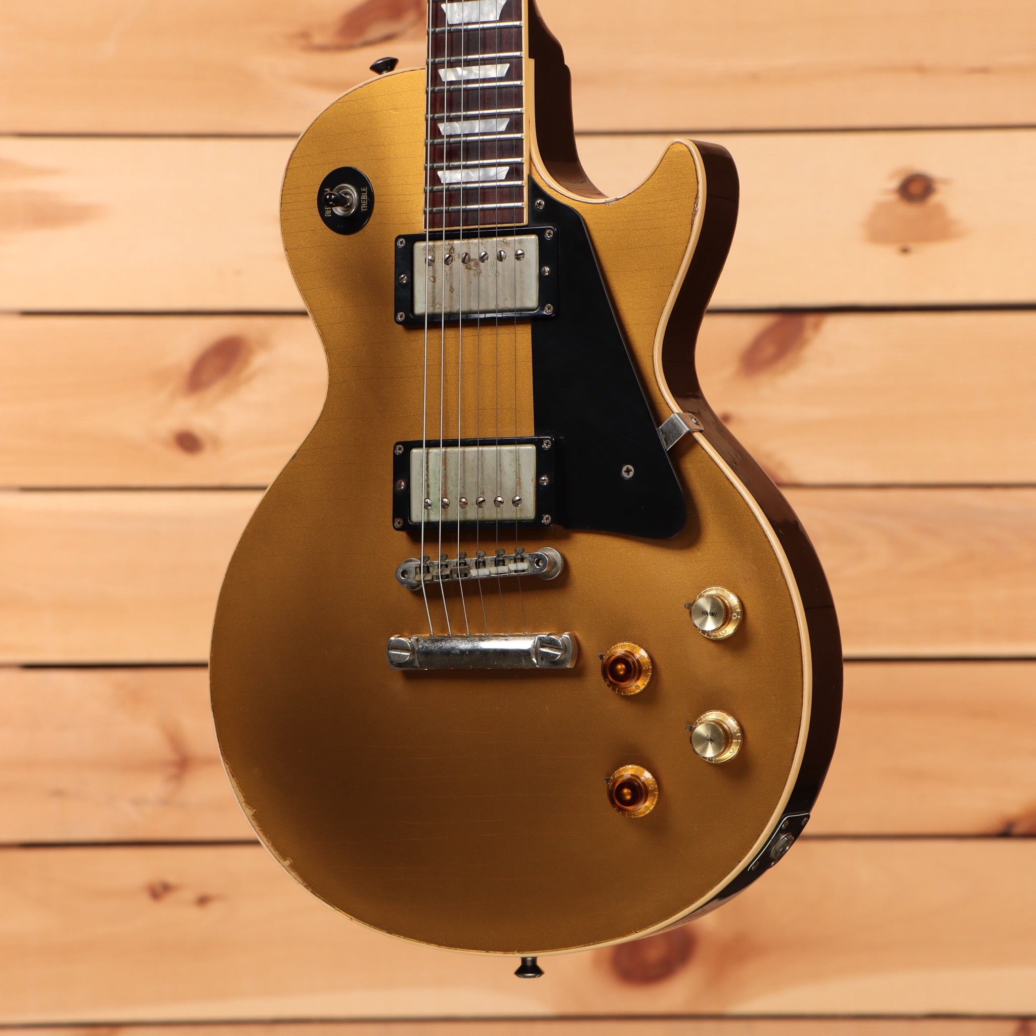 Gibson Inspired By Joe Bonamassa Aged Les Paul electric guitar Goldtop finish with dual humbuckers and black pickguard