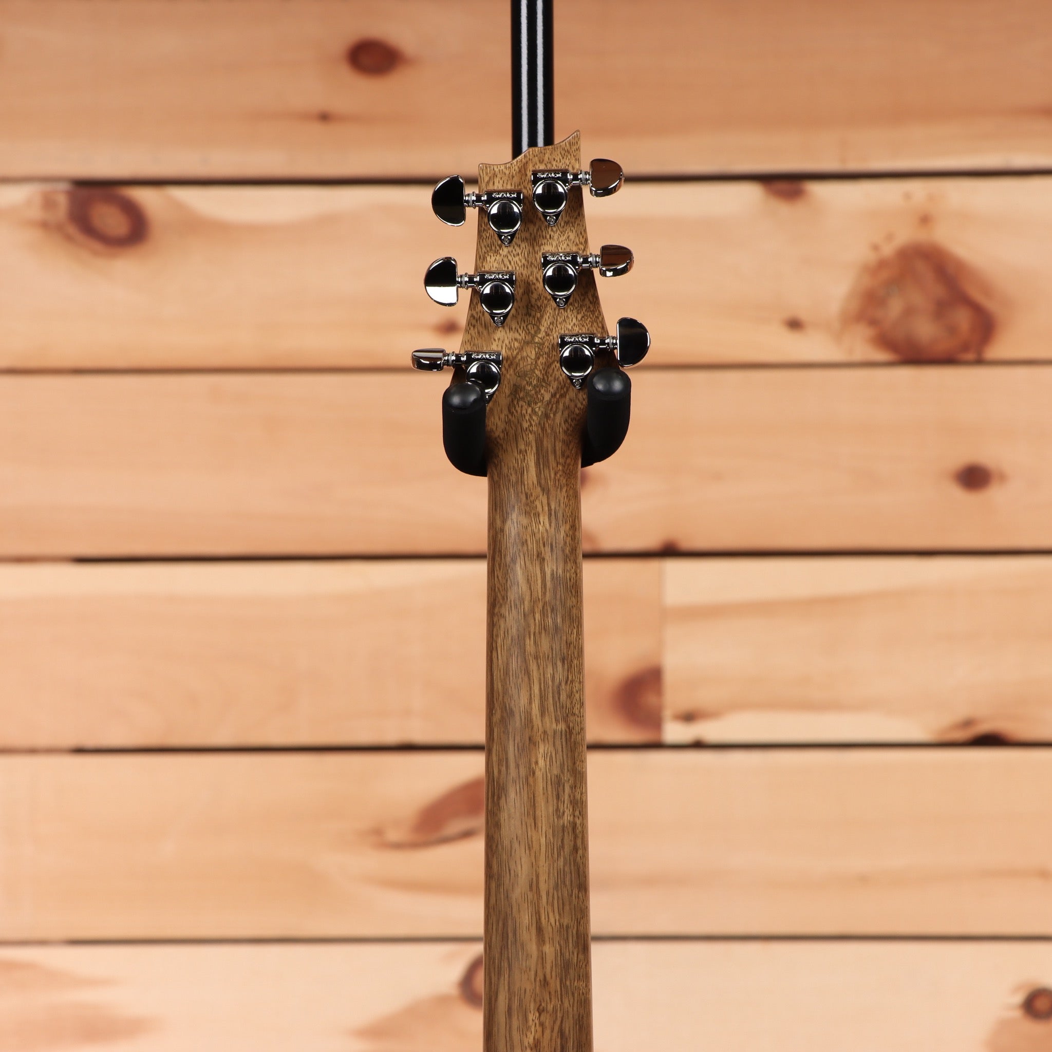 B3 SL Custom Deluxe natural electric bass with chrome tuning machines and black pickguard