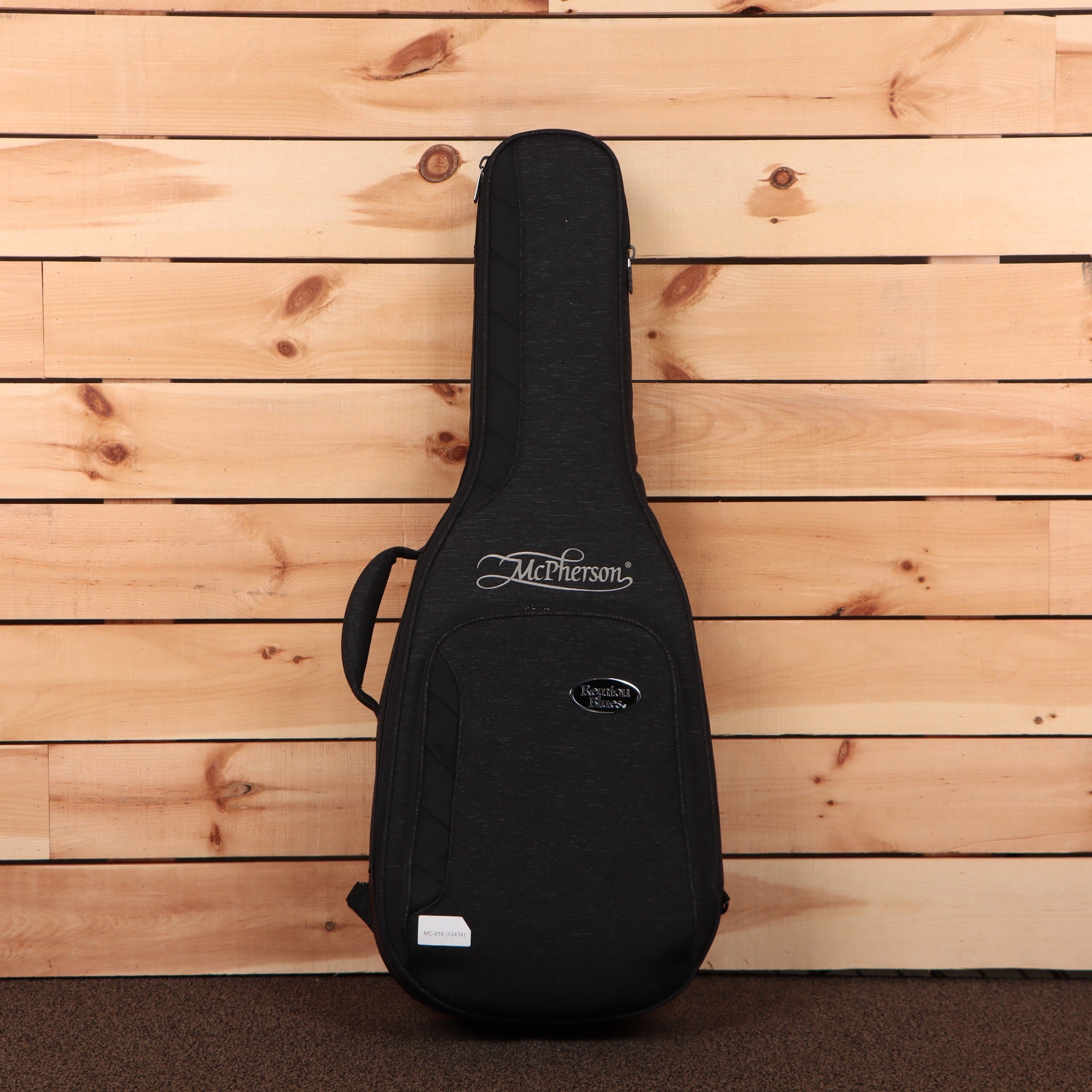 McPherson Carbon Touring acoustic guitar case black with padded interior protection