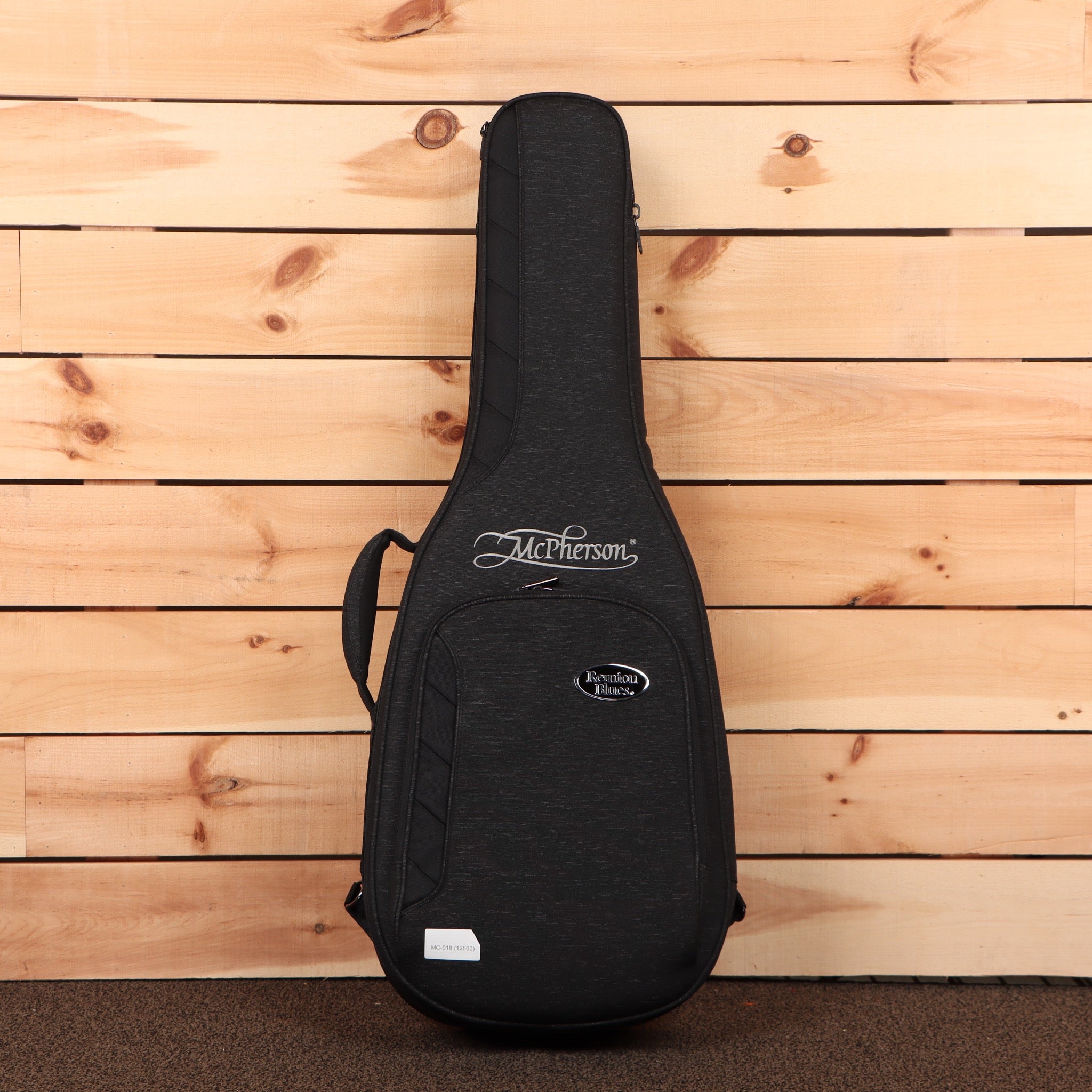 McPherson Carbon Touring acoustic guitar case black with carrying handle