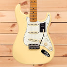 Fender Vintera II 70s Stratocaster electric guitar vintage white with maple neck and single-coil pickups
