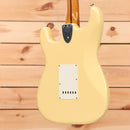 Fender Vintera II 70s Stratocaster electric guitar Vintage White with white pickguard