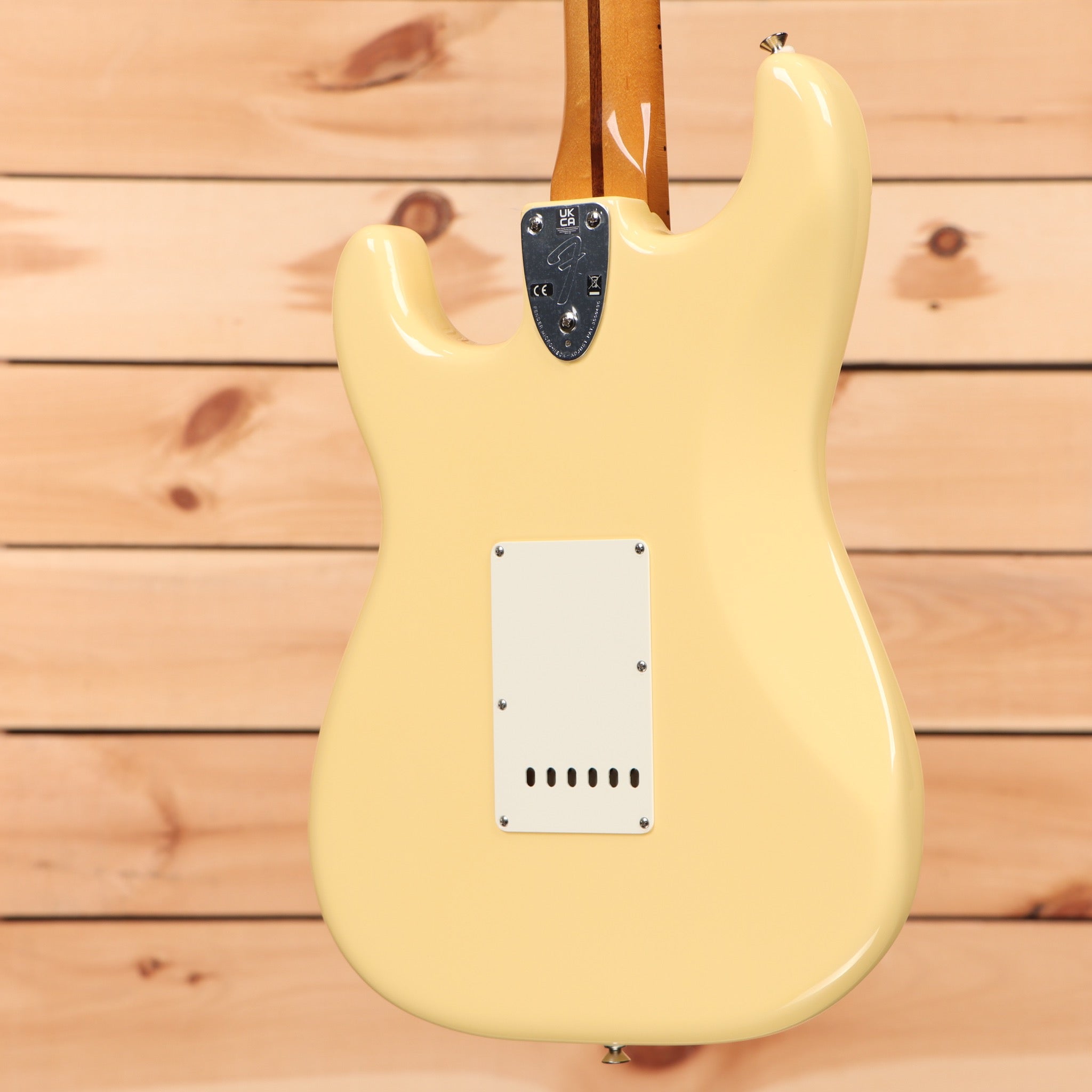 Fender Vintera II 70s Stratocaster electric guitar Vintage White with white pickguard
