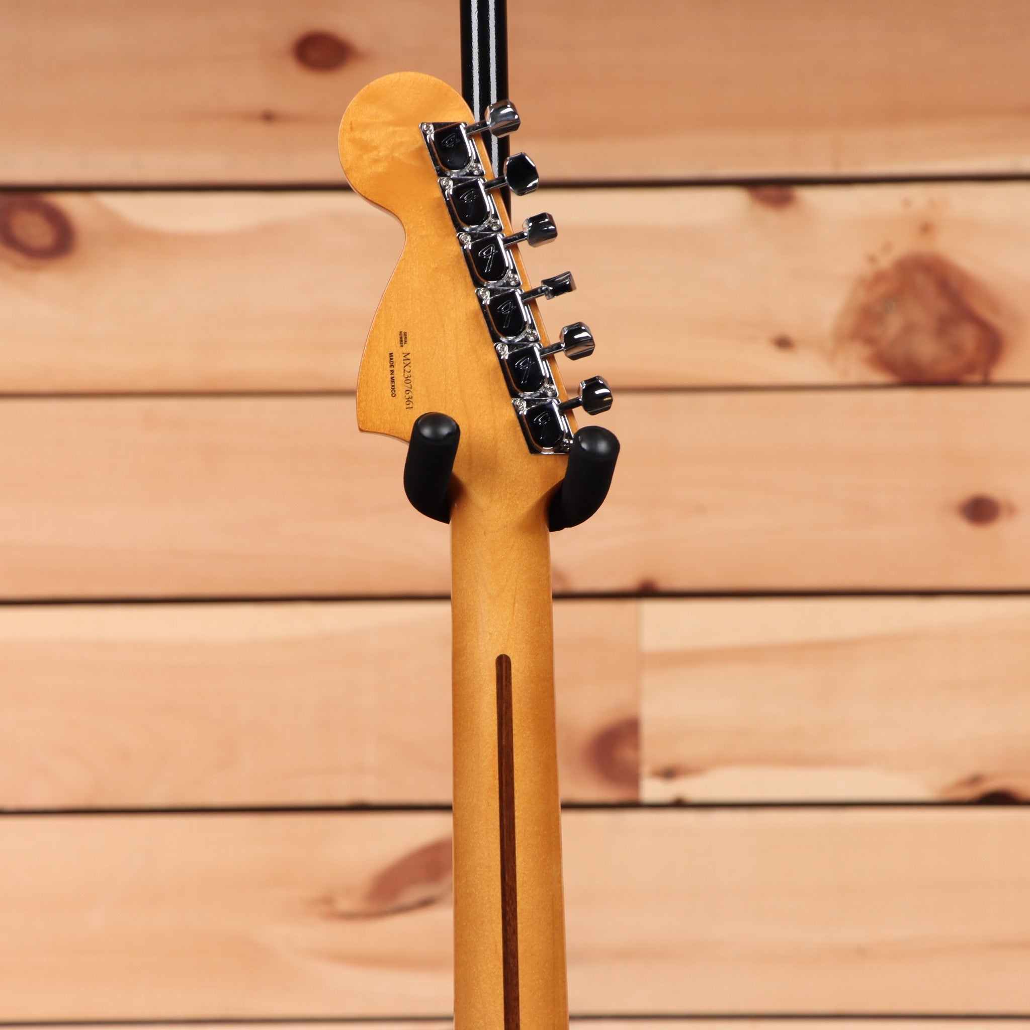 Fender Vintera II 70s Stratocaster electric guitar vintage white with chrome tuning machines