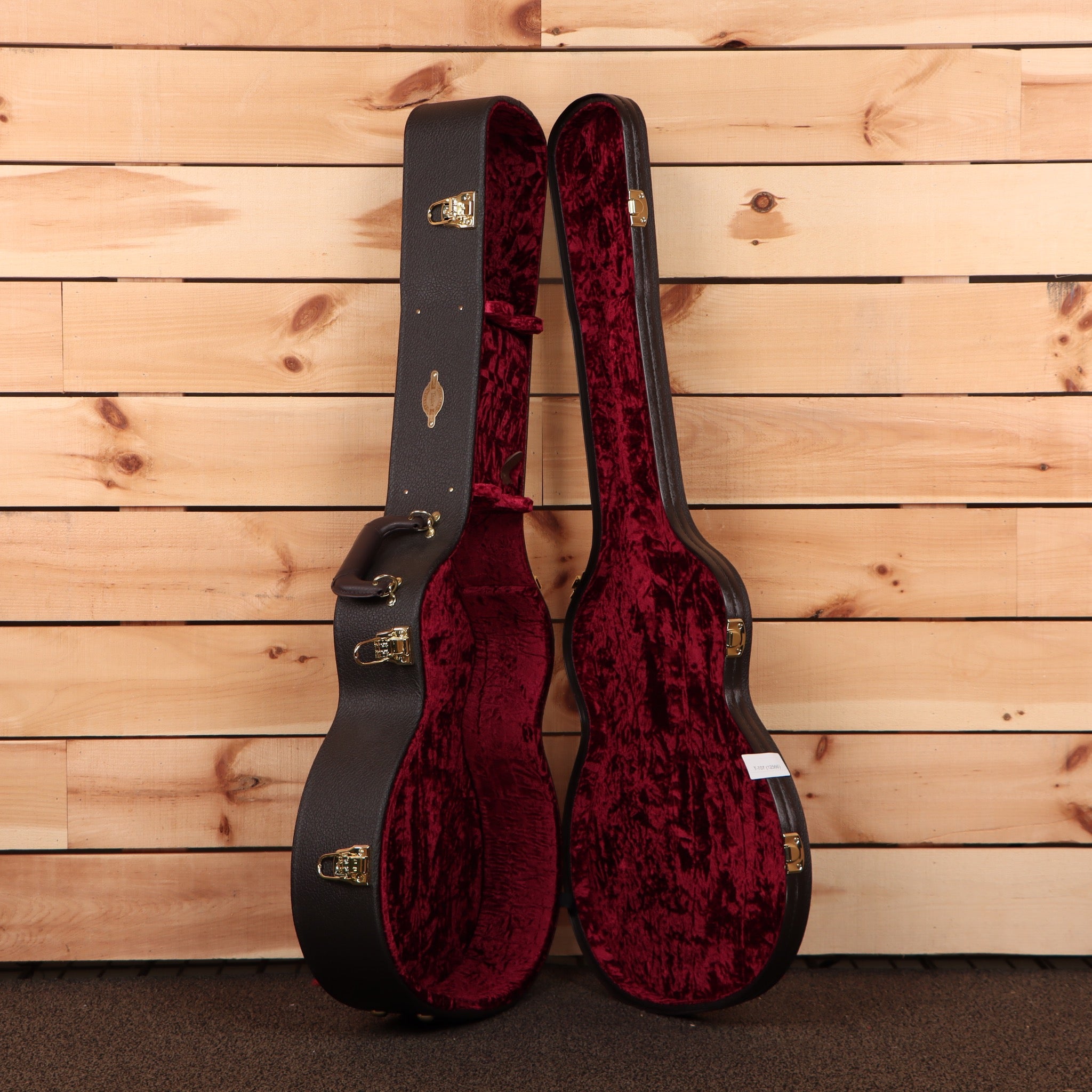 Pre-owned Taylor 814ce Grand Auditorium acoustic-electric guitar natural finish with burgundy velvet-lined case
