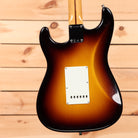 Fender Custom Shop Jimmie Vaughan Stratocaster electric guitar 2-Color Sunburst with white pickguard and single-coil pickups