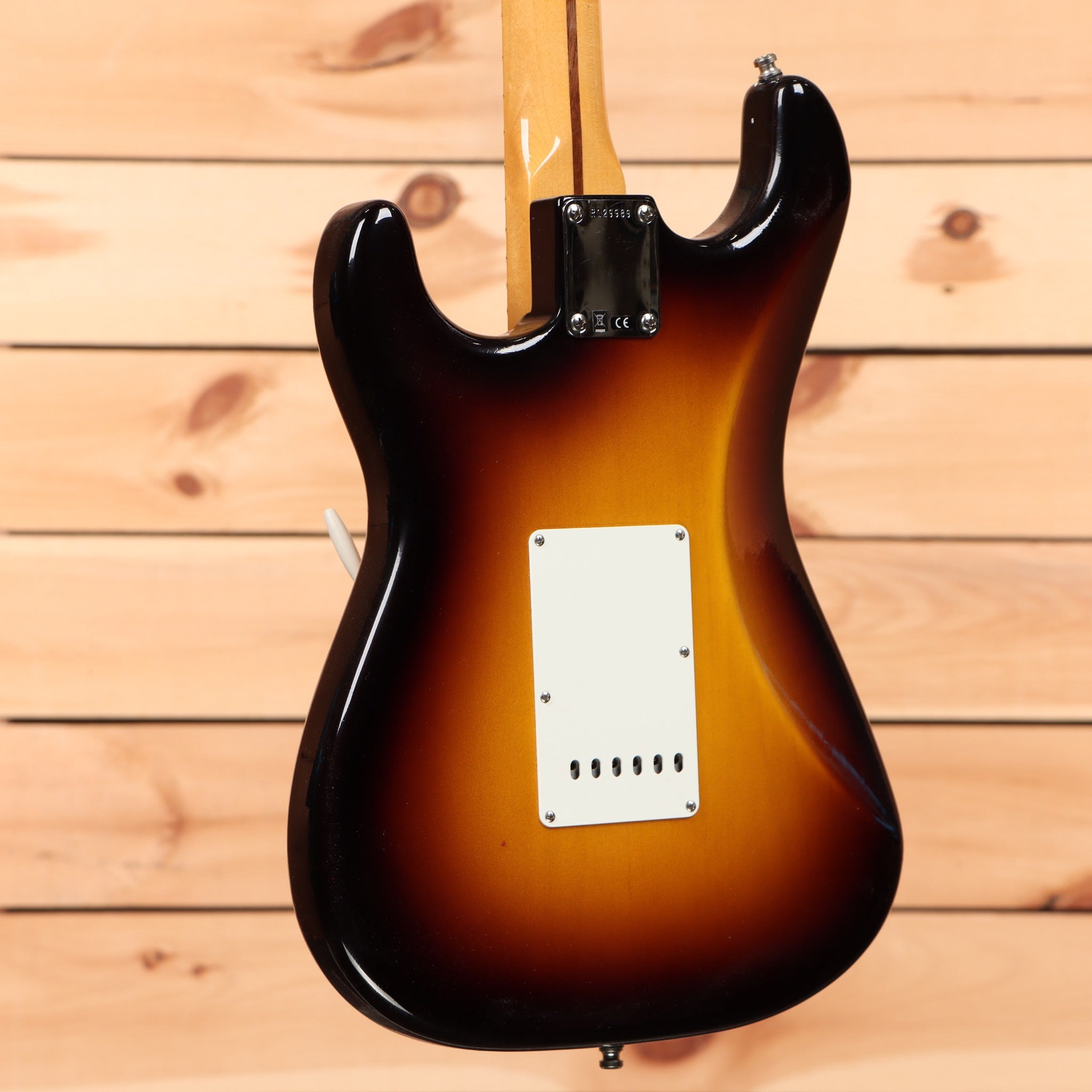 Fender Custom Shop Jimmie Vaughan Stratocaster electric guitar 2-Color Sunburst with single-coil pickups