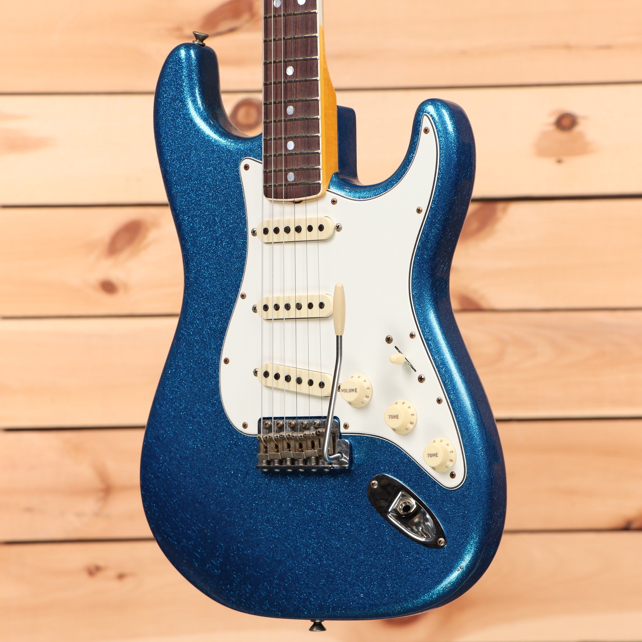 Fender Custom Shop Limited 1965 Stratocaster Journeyman Relic electric guitar Aged Blue Sparkle with single-coil pickups