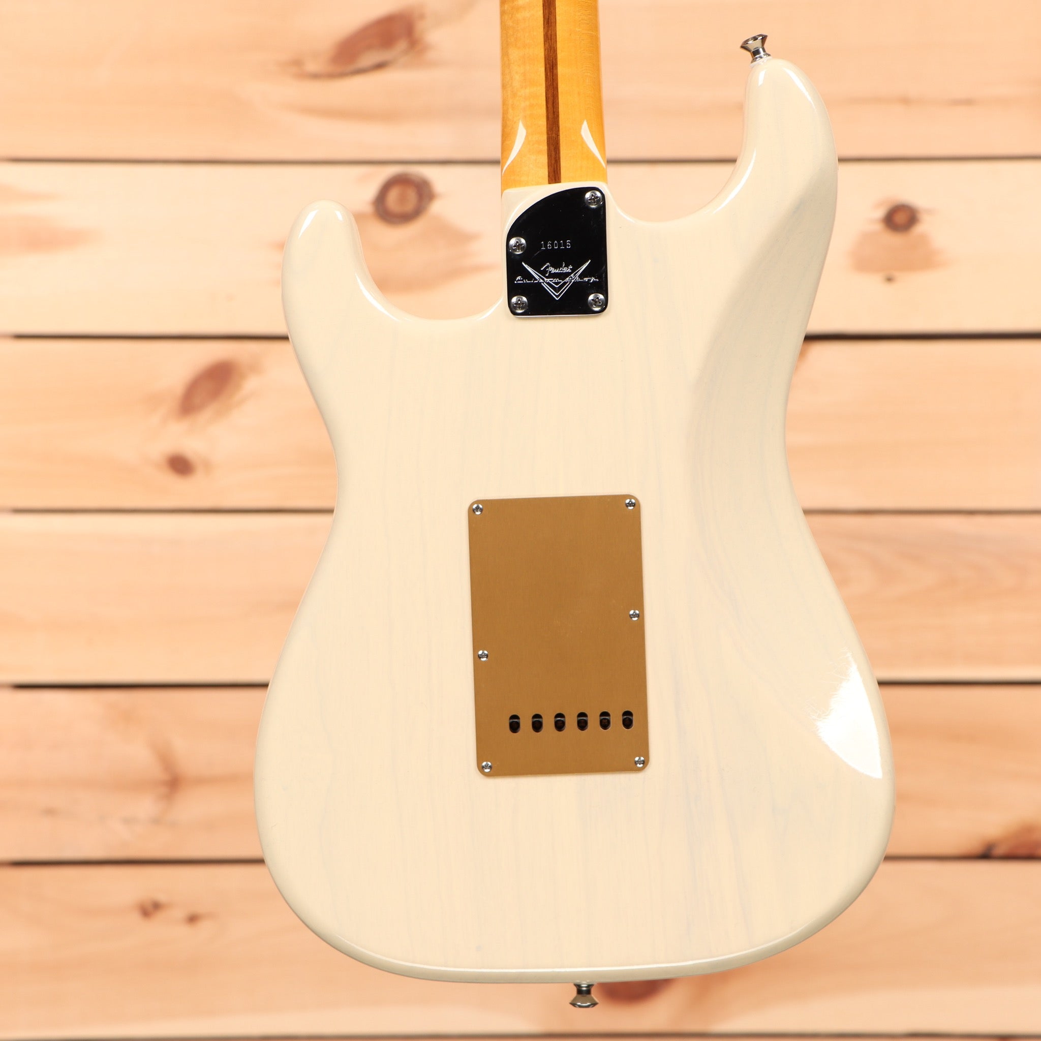Fender Custom Shop Limited American Custom Stratocaster Deluxe electric guitar Vintage Blonde with gold pickguard and maple neck