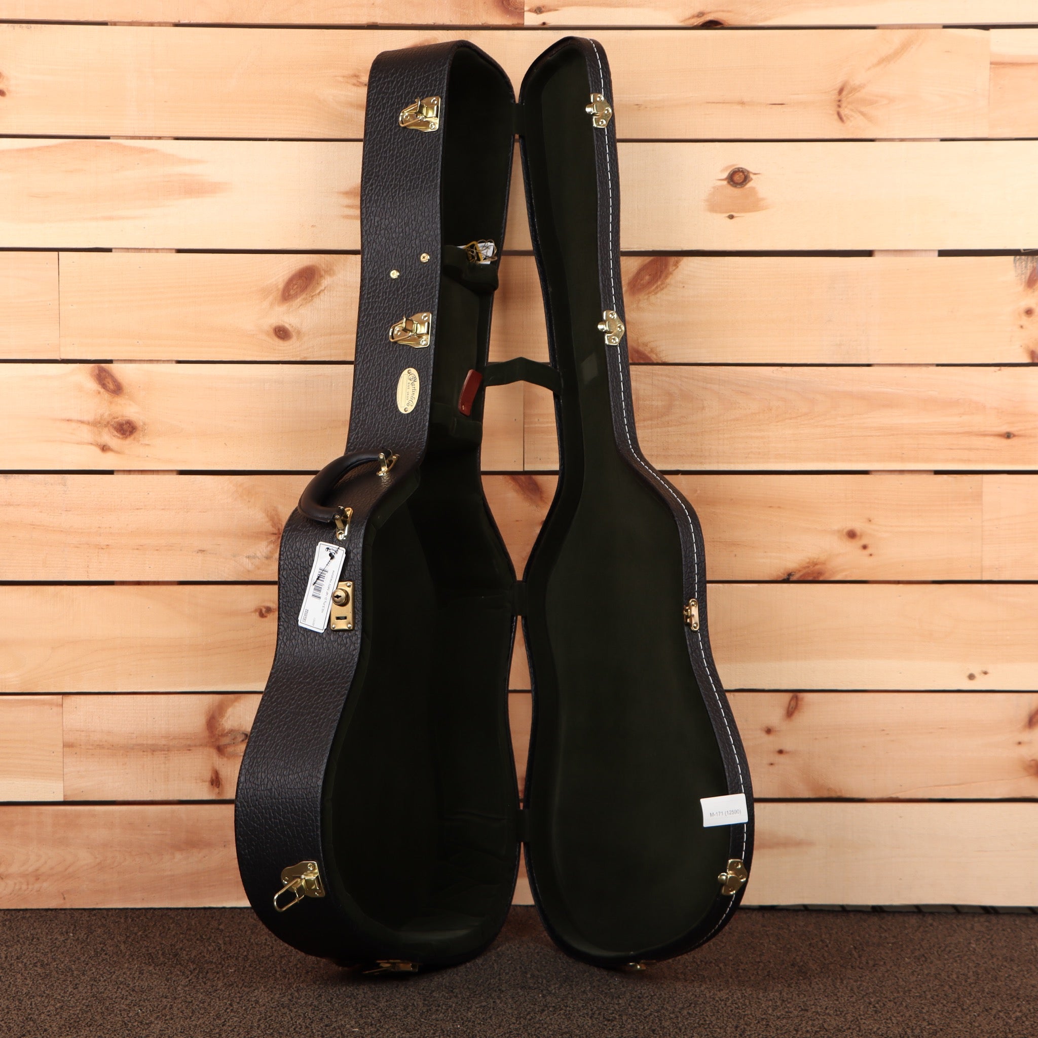 Martin D-18 Authentic 1937 dreadnought acoustic guitar natural finish with black case