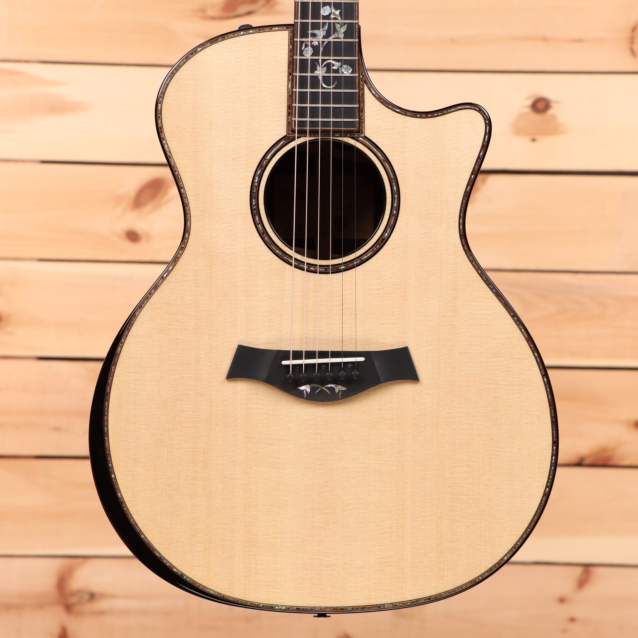 Taylor 914ce Special Edition Grand Auditorium acoustic-electric guitar natural finish with venetian cutaway
