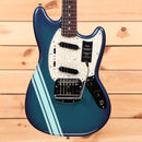 Fender Vintera II 70s Competition Mustang electric guitar Competition Burgundy with white pickguard