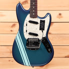 Fender Vintera II 70s Competition Mustang electric guitar Competition Burgundy with white pickguard