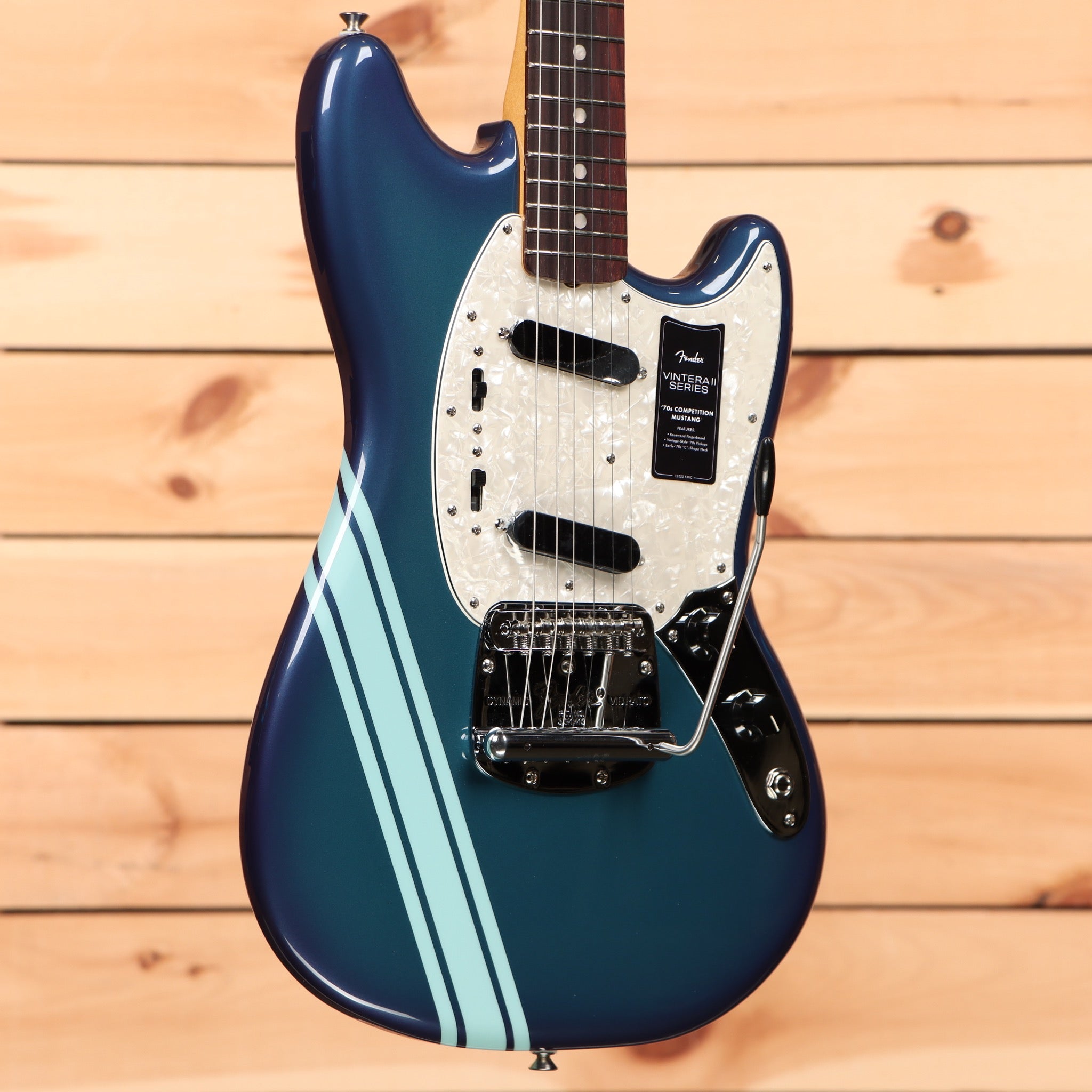 Fender Vintera II 70s Competition Mustang electric guitar Competition Burgundy with white pearloid pickguard