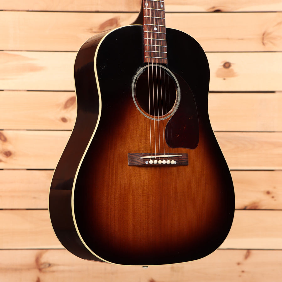 Gibson J-45 dreadnought acoustic guitar light aged vintage sunburst with cream binding