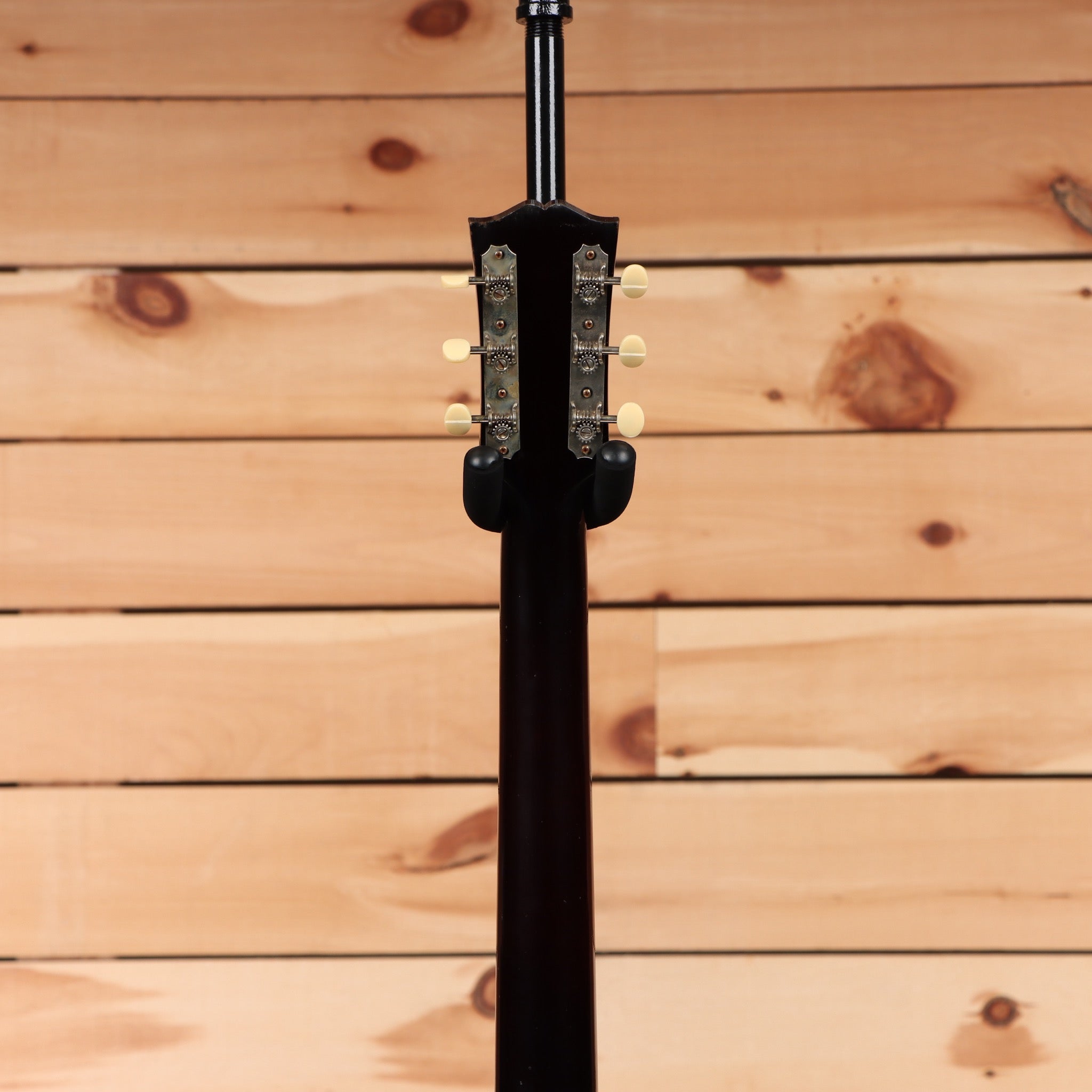 Gibson 1942 Banner J-45 light-aged acoustic guitar vintage sunburst with banner headstock inlay