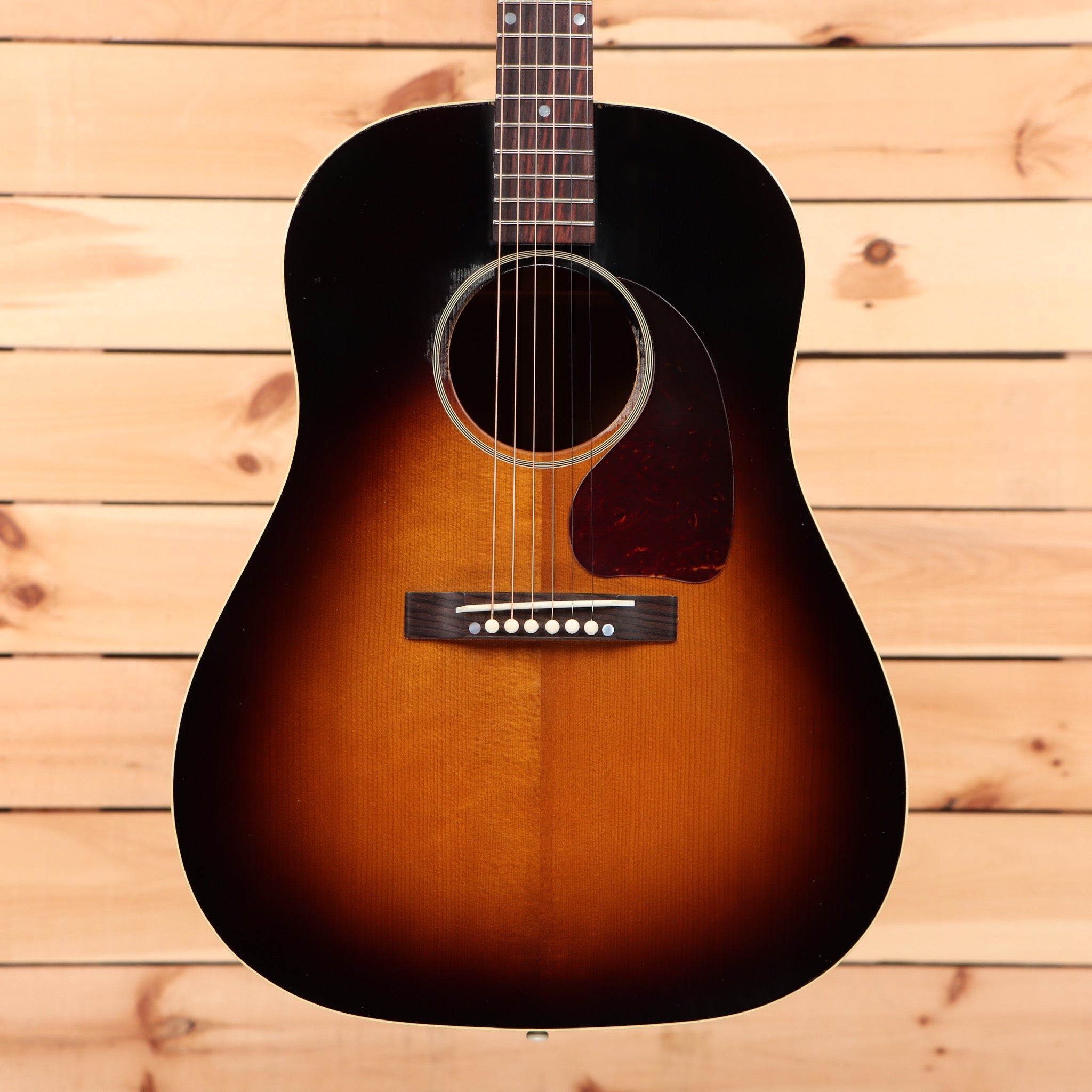 Gibson J-45 dreadnought acoustic guitar light aged vintage sunburst with rosewood fretboard