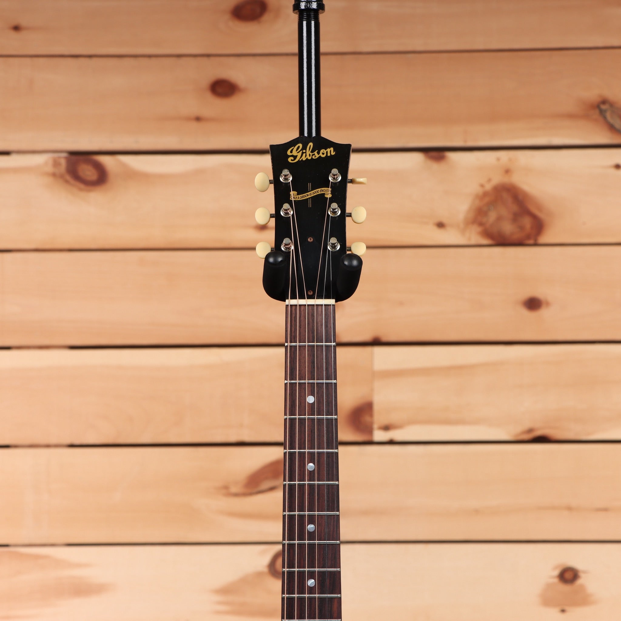 Gibson 1942 Banner J-45 light-aged acoustic guitar vintage sunburst with rosewood fretboard