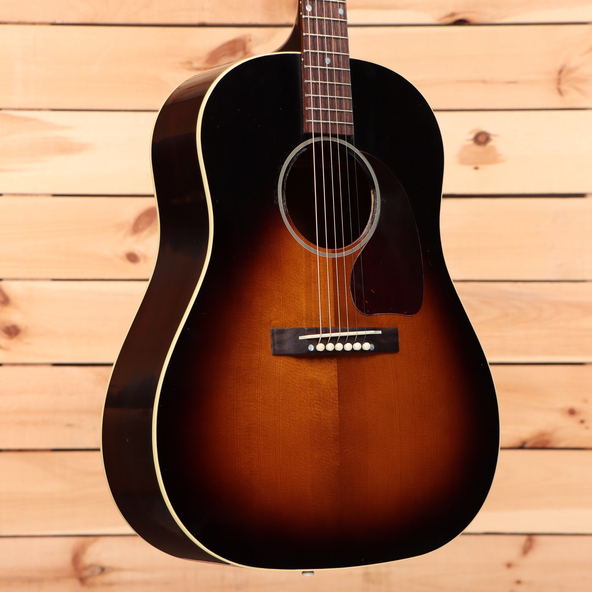 Gibson J-45 dreadnought acoustic guitar light aged vintage sunburst with cream binding and rosewood fretboard