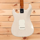 Fender Custom Shop Limited Roasted Pine Closet Classic Stratocaster electric guitar White Blonde with single-coil pickups