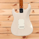 Fender Custom Shop Limited Roasted Pine Closet Classic Stratocaster electric guitar White Blonde with single-coil pickups