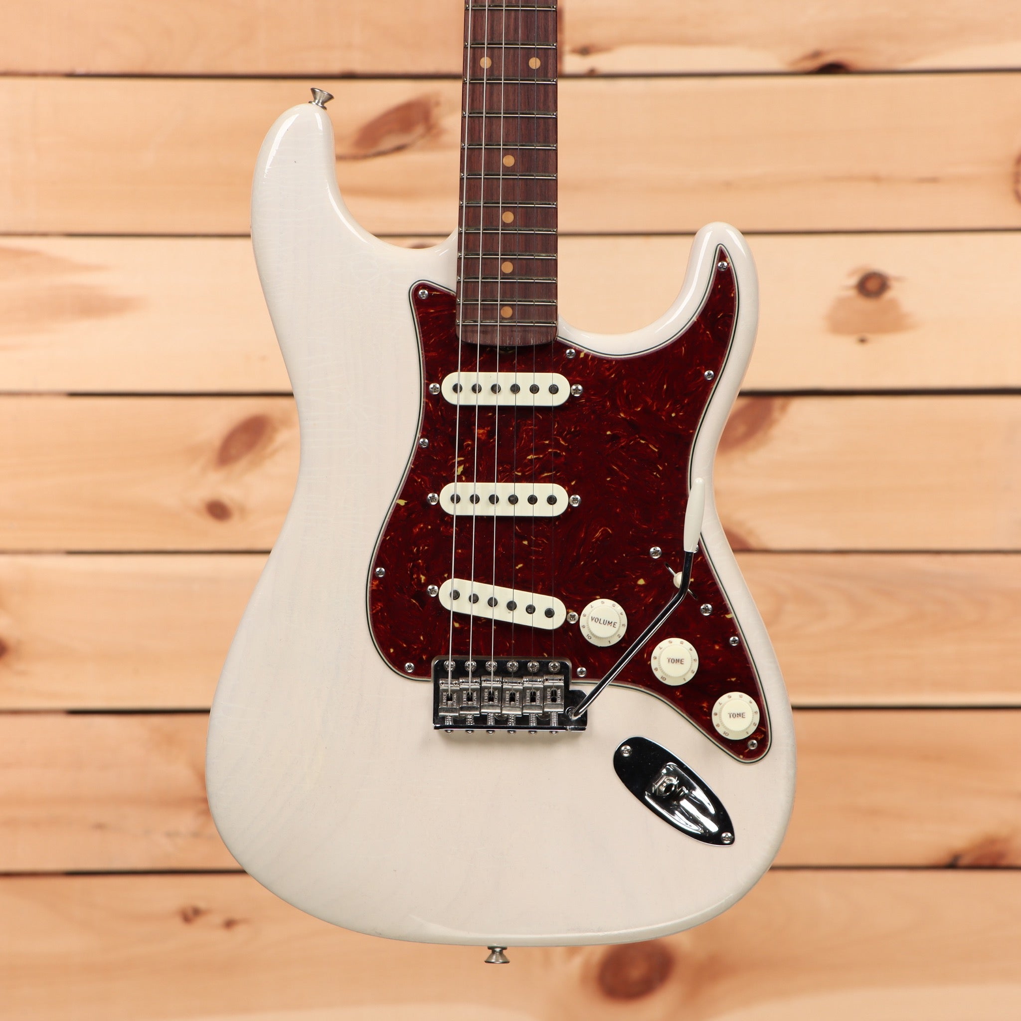 Fender Custom Shop Limited Roasted Pine Closet Classic Stratocaster electric guitar white blonde with tortoiseshell pickguard