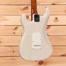 Fender Custom Shop Limited Roasted Pine Closet Classic Stratocaster electric guitar White Blonde with single-coil pickups