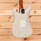 Fender Custom Shop Limited Roasted Pine Closet Classic Stratocaster electric guitar White Blonde with single-coil pickups