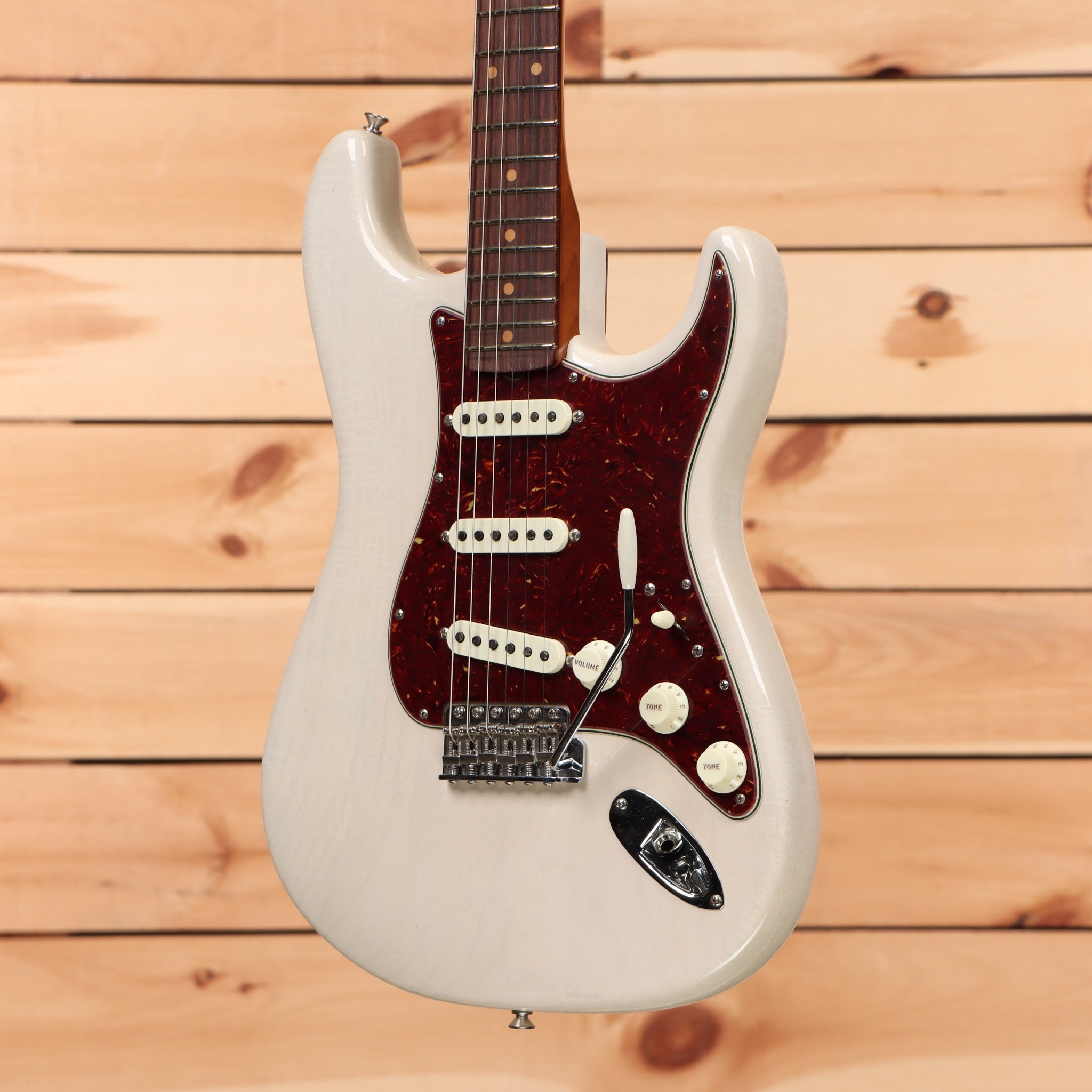 Fender Custom Shop Limited Roasted Pine Closet Classic Stratocaster electric guitar white blonde with dark red tortoiseshell pickguard