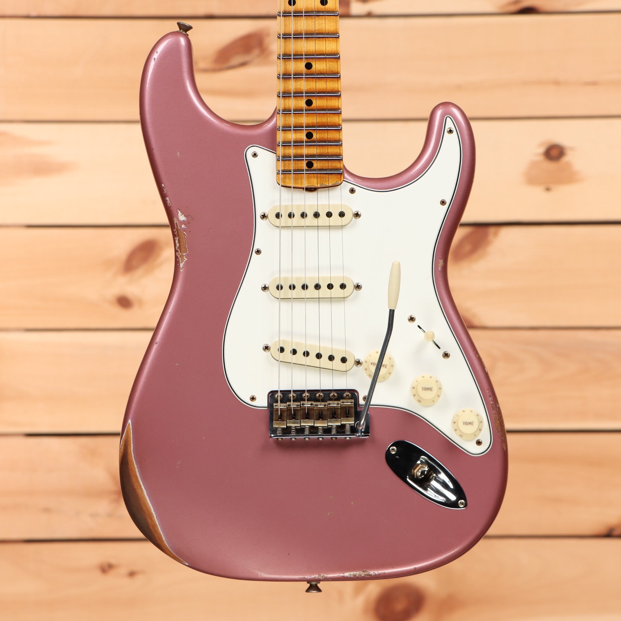 Fender Custom Shop Limited Tomatillo Stratocaster Special Relic electric guitar Burgundy Mist Metallic with maple fretboard and single-coil pickups