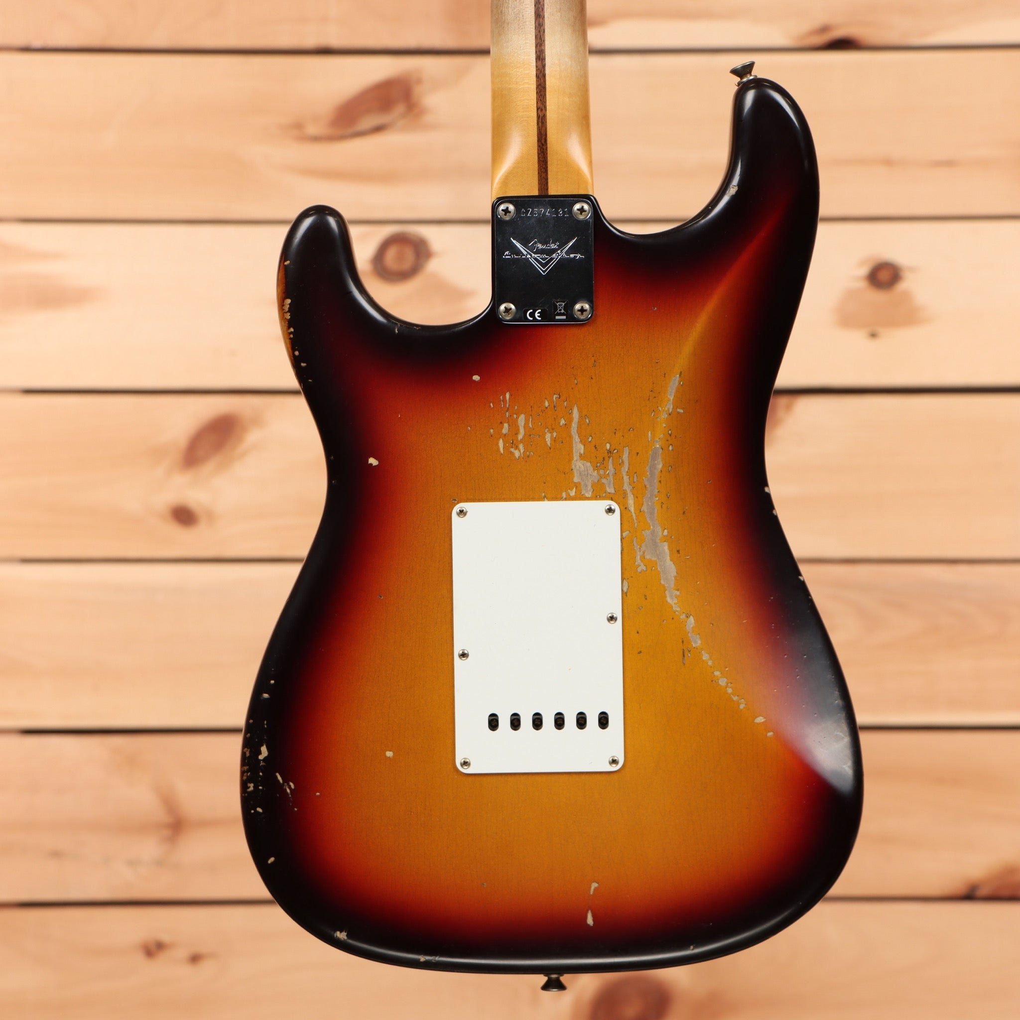 Fender Custom Shop 1958 Stratocaster Relic electric guitar Faded Aged Chocolate 3-Tone Sunburst with white pickguard