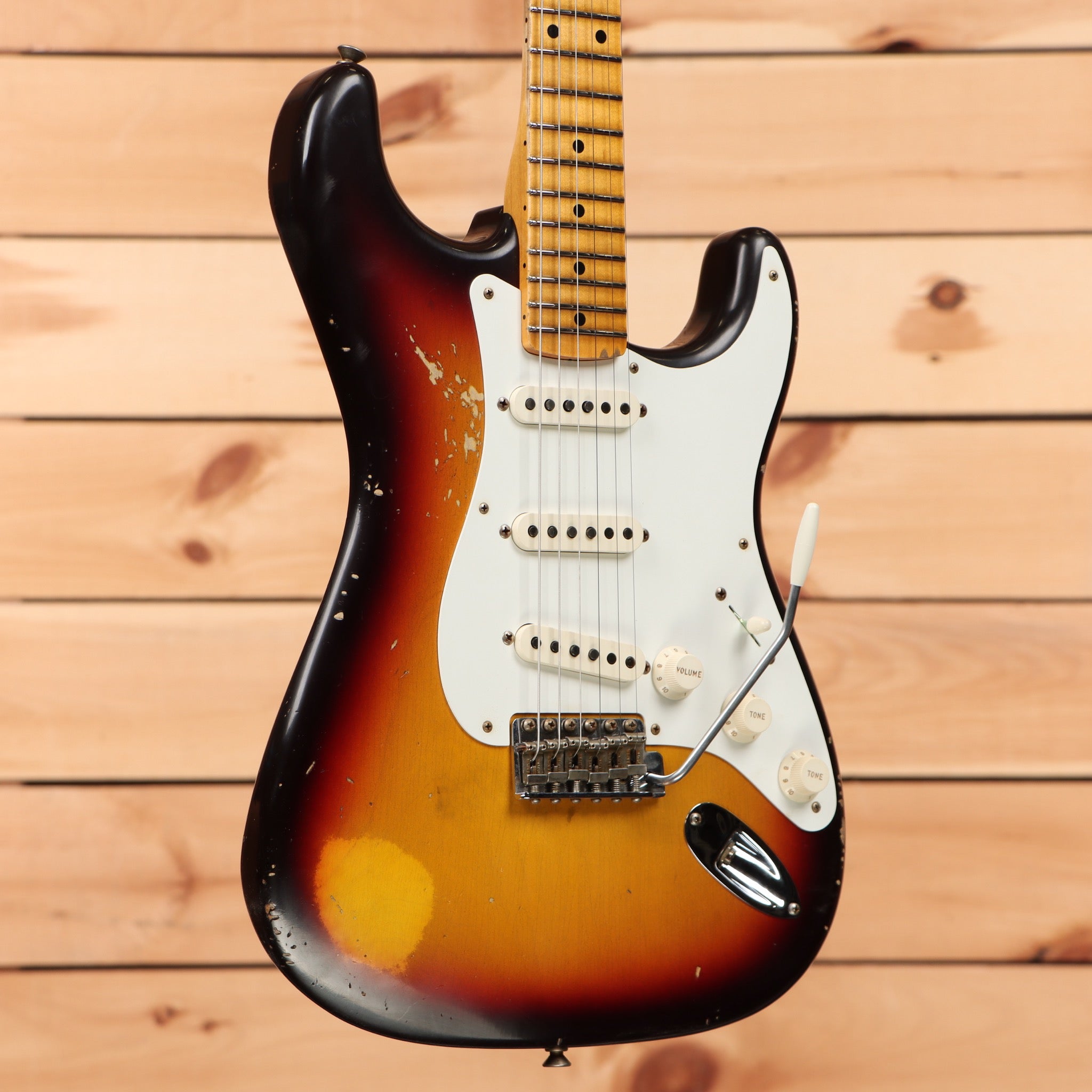 Fender Custom Shop 1958 Stratocaster Relic electric guitar 3-tone sunburst with single-coil pickups