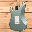 Fender Custom Shop 1969 Stratocaster Journeyman electric guitar Fire Mist Silver with single-coil pickups
