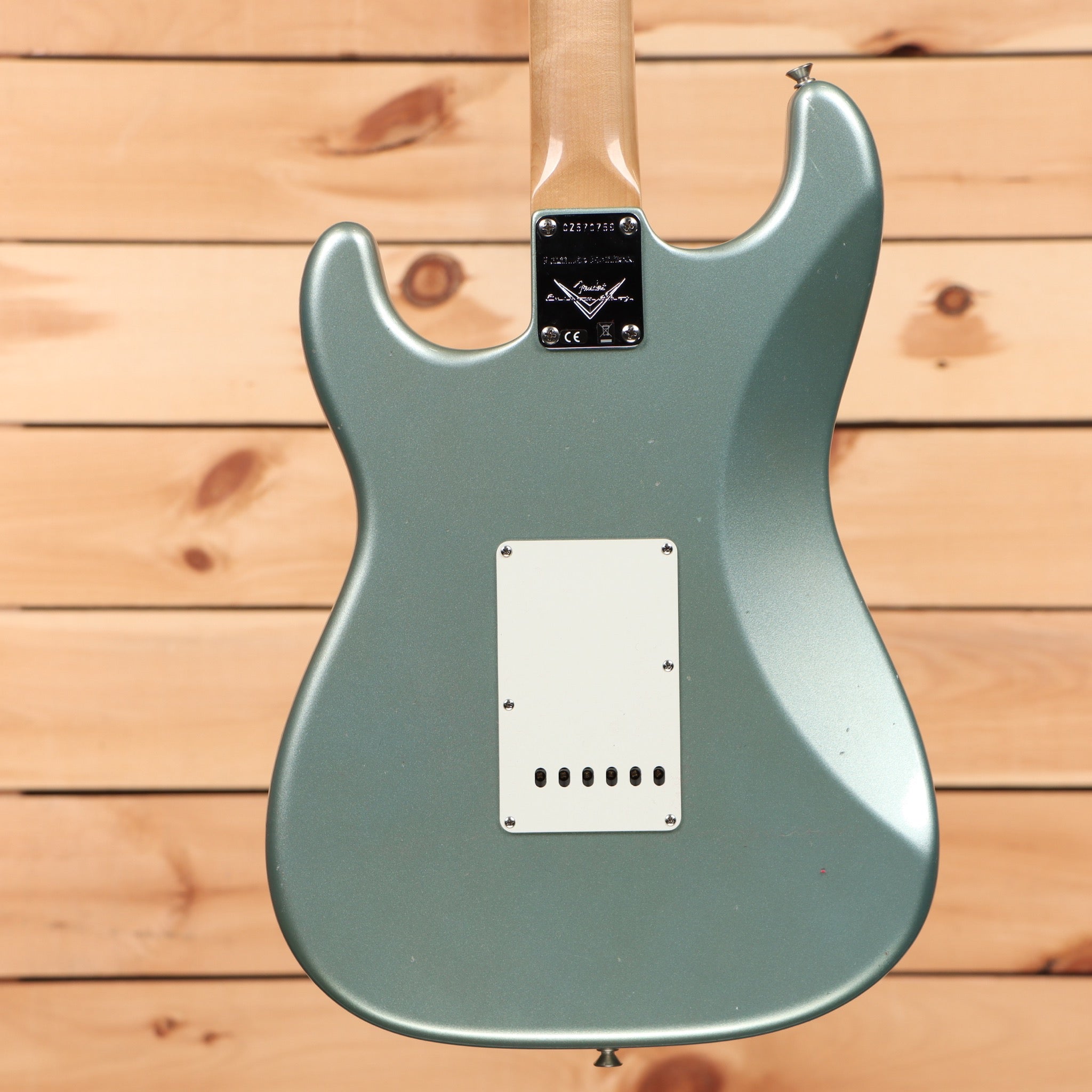 Fender Custom Shop 1969 Stratocaster Journeyman electric guitar Fire Mist Silver with single-coil pickups