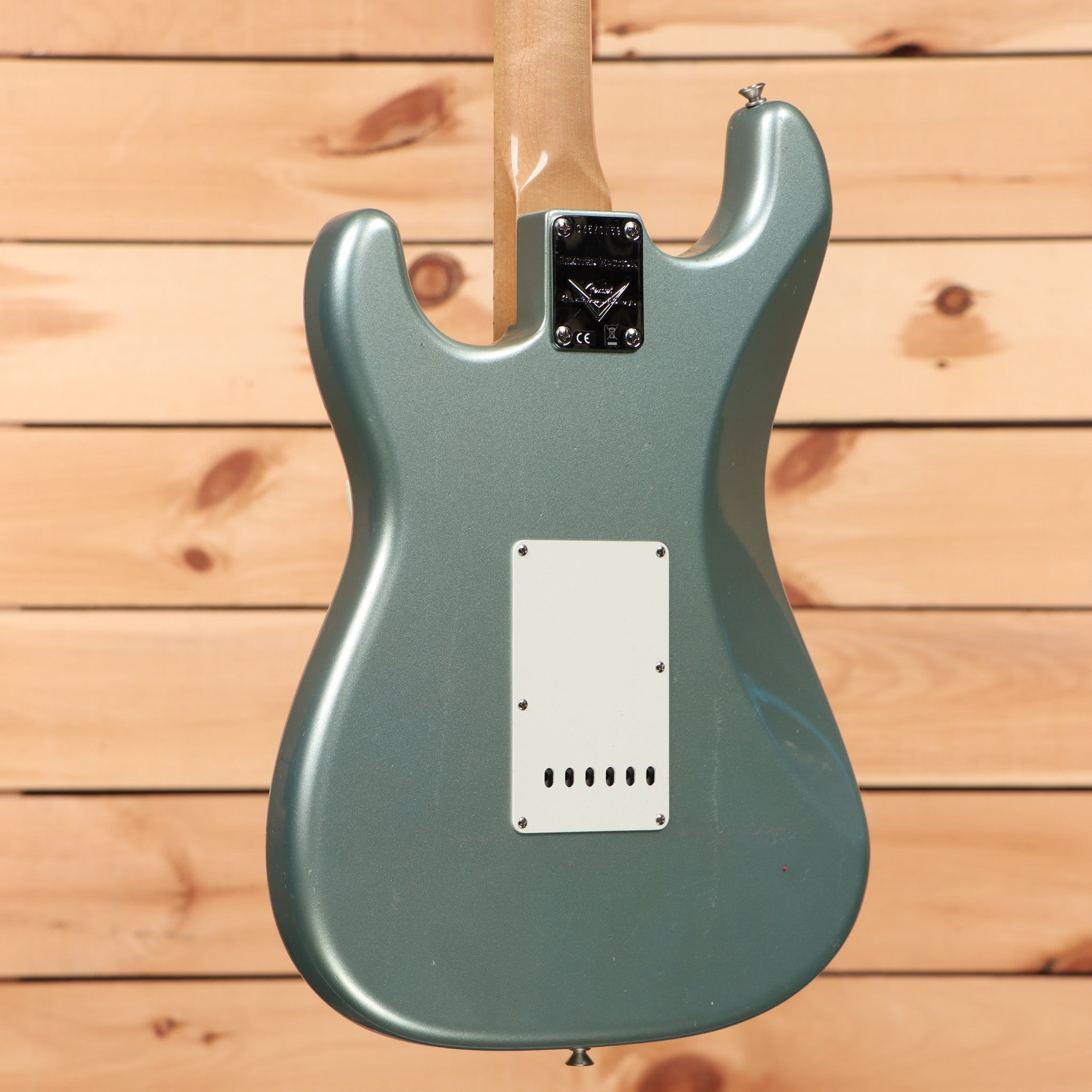 Fender Custom Shop 1969 Stratocaster Journeyman electric guitar Fire Mist Silver with single-coil pickups