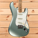 Fender Custom Shop 1969 Stratocaster Journeyman electric guitar Fire Mist Silver with single-coil pickups and maple neck