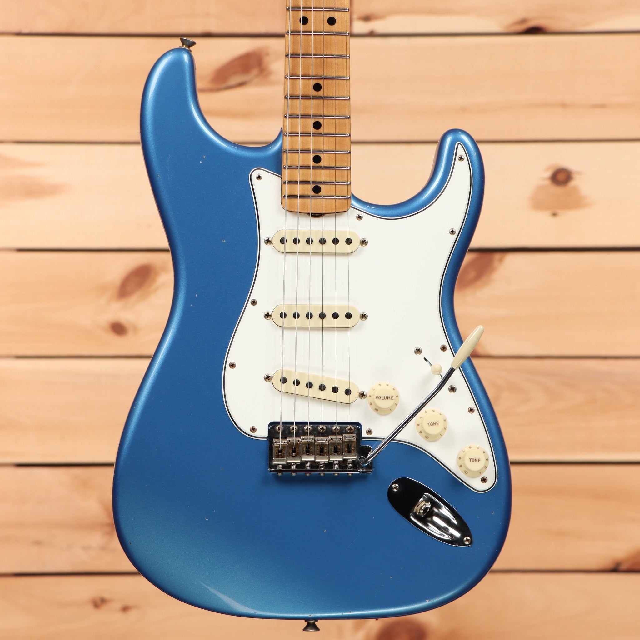 Fender Custom Shop 1969 Stratocaster Journeyman electric guitar Lake Placid Blue with maple neck and single-coil pickups