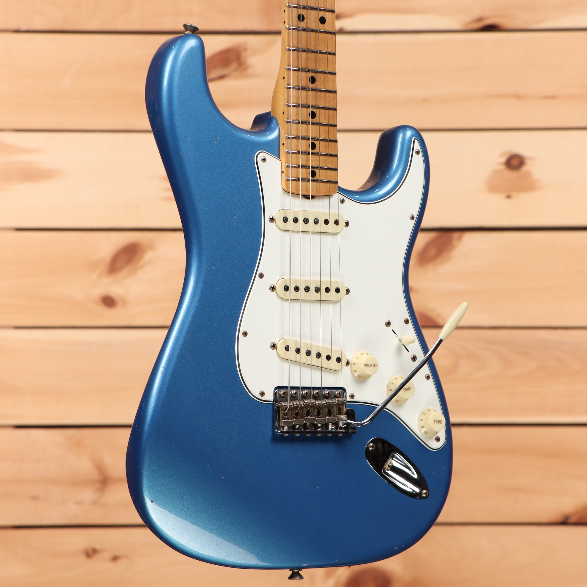 Fender Custom Shop Limited 1969 Stratocaster Journeyman electric guitar Lake Placid Blue with three single-coil pickups