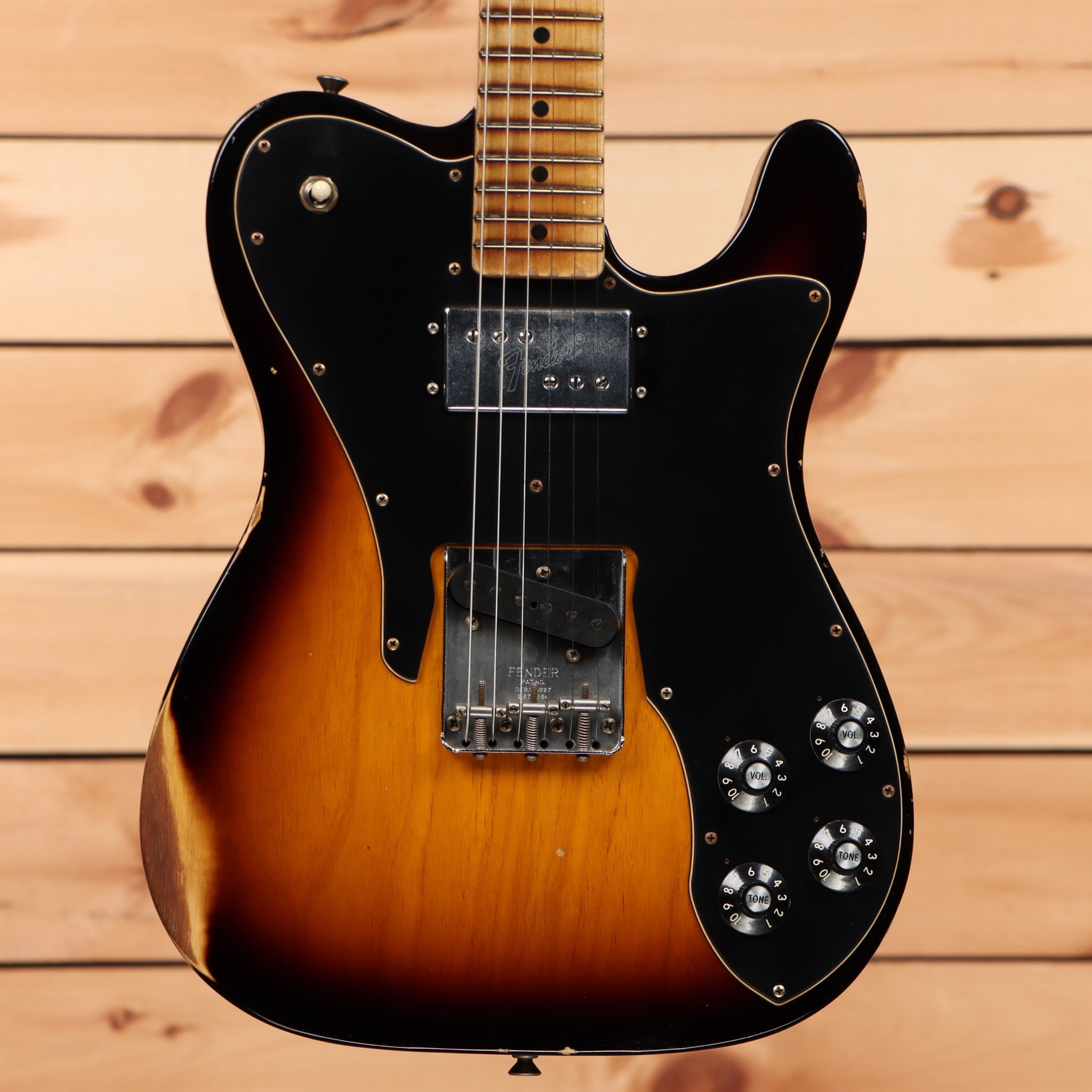 Fender Custom Shop 1967 Telecaster Custom Journeyman electric guitar 2-color sunburst with dual single-coil pickups