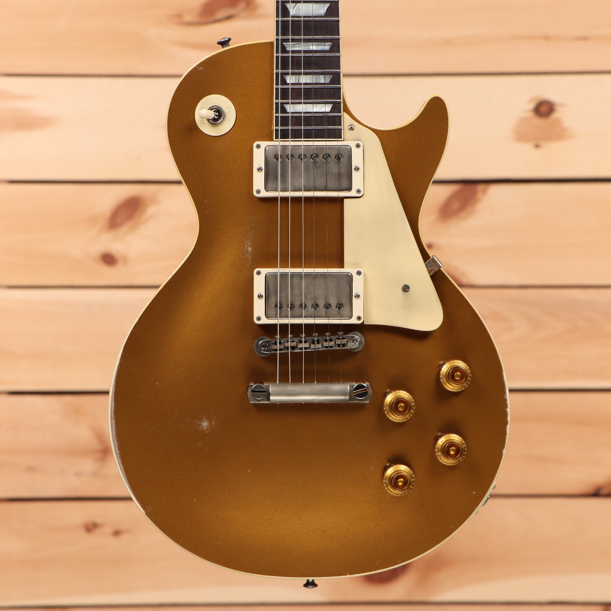 Gibson 1957 Les Paul Ultra Heavy Aged electric guitar double gold finish with dual humbuckers and gold hardware