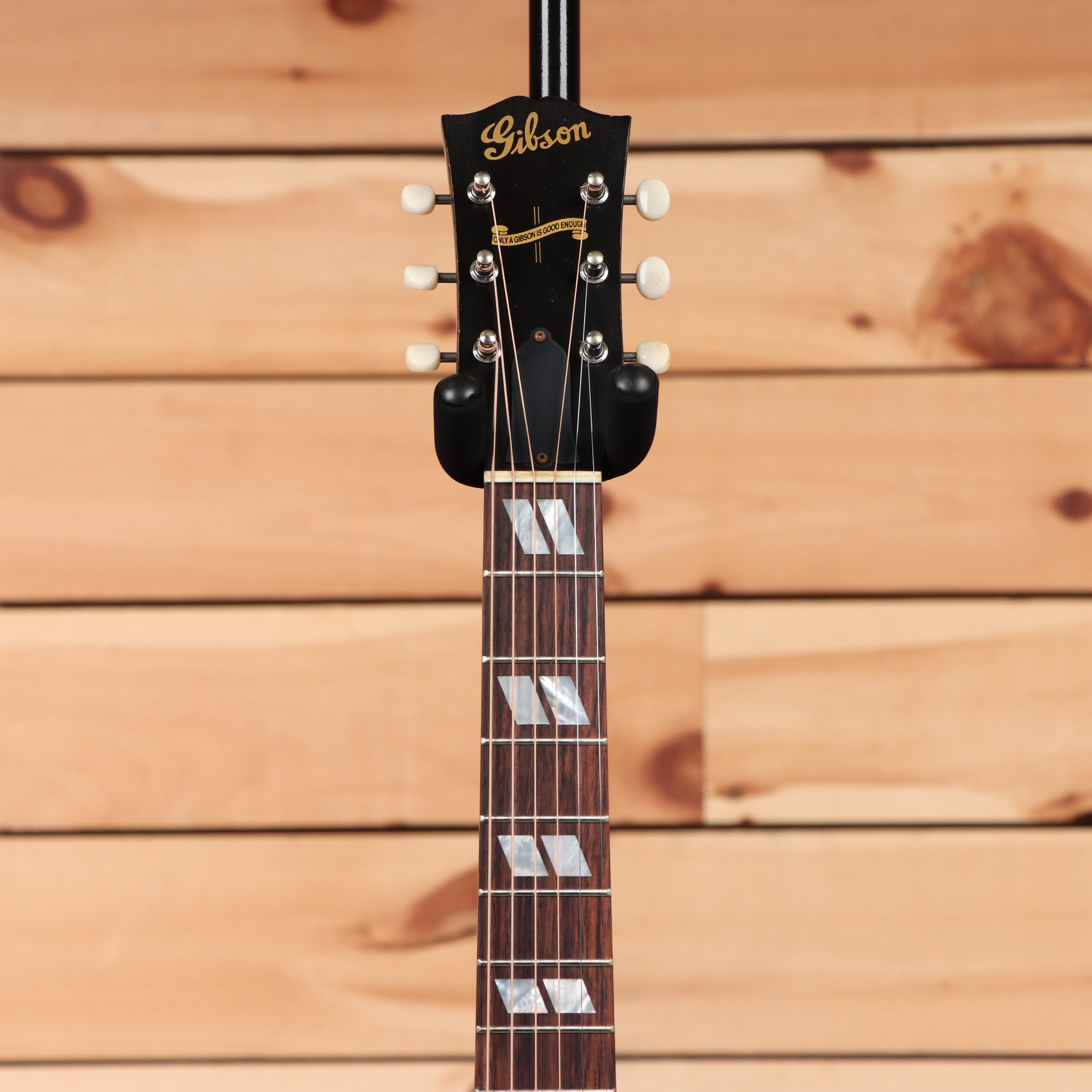 Gibson 1942 Banner Southern Jumbo light aged vintage sunburst acoustic guitar with rosewood fretboard