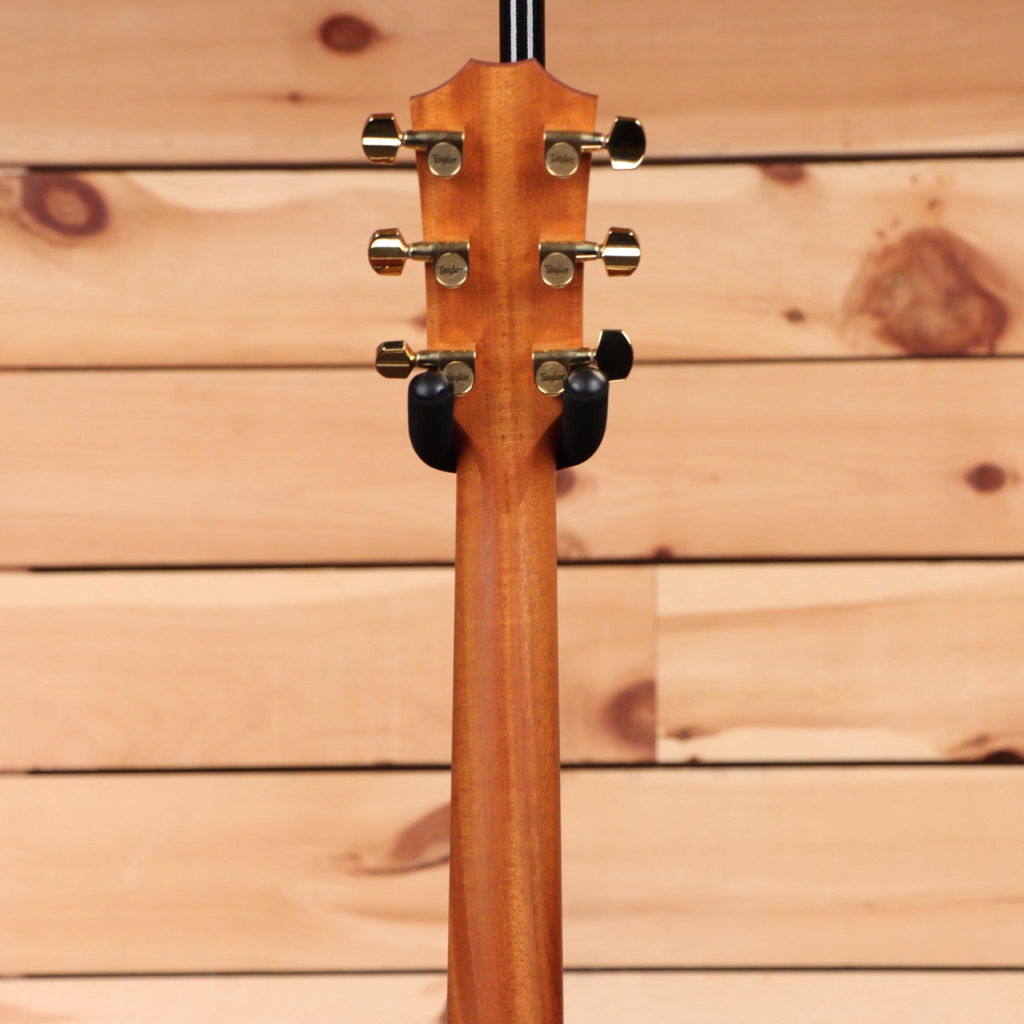 Taylor 214ce Deluxe acoustic-electric guitar natural finish with grand auditorium body and gold tuning machines